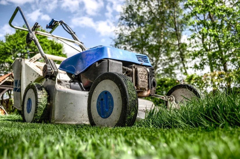 Light discount petrol mower