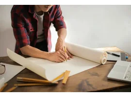 Should I use a project builder or a custom builder for my new home?