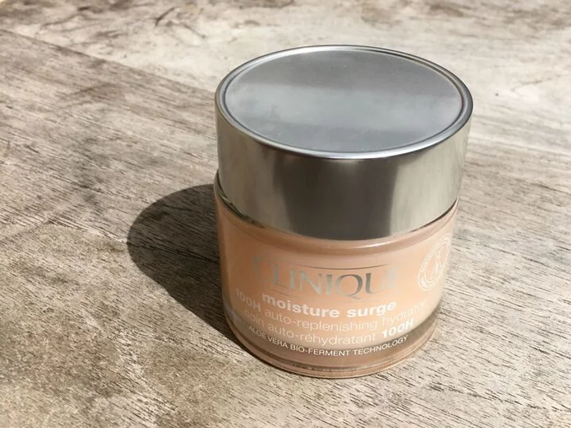 A 75ml tub of the The Clinique Moisture Surge 100H.