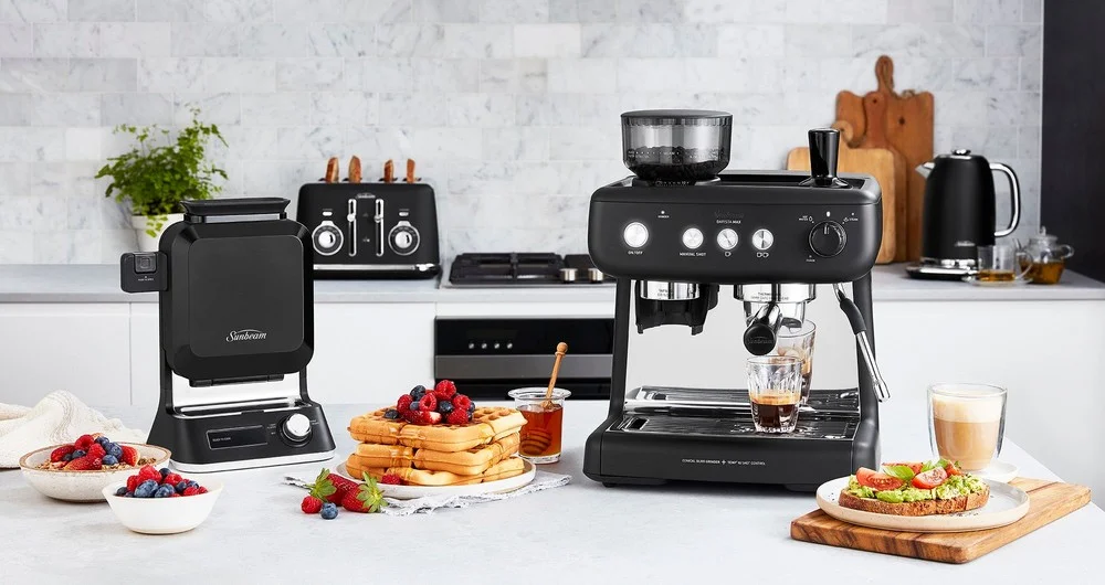 Sunbeam Shade Select Vertical Waffle Maker WAM5000BK Showcases