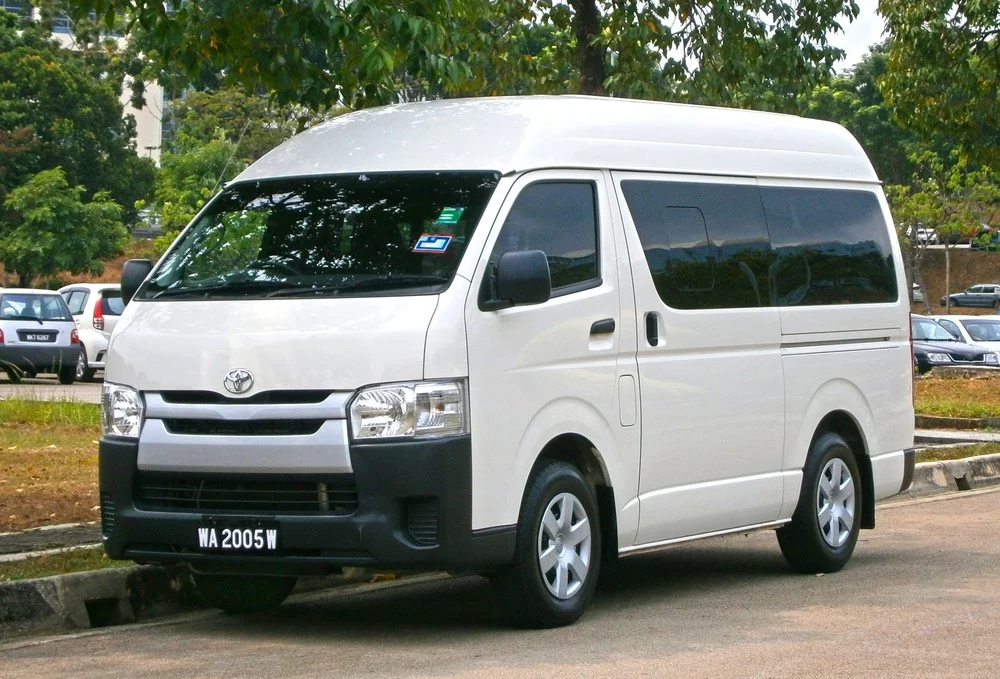 toyota hiace van 2005 model