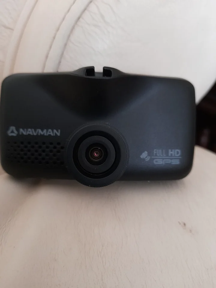 Navman MiVUE800 Dual Camera reviews