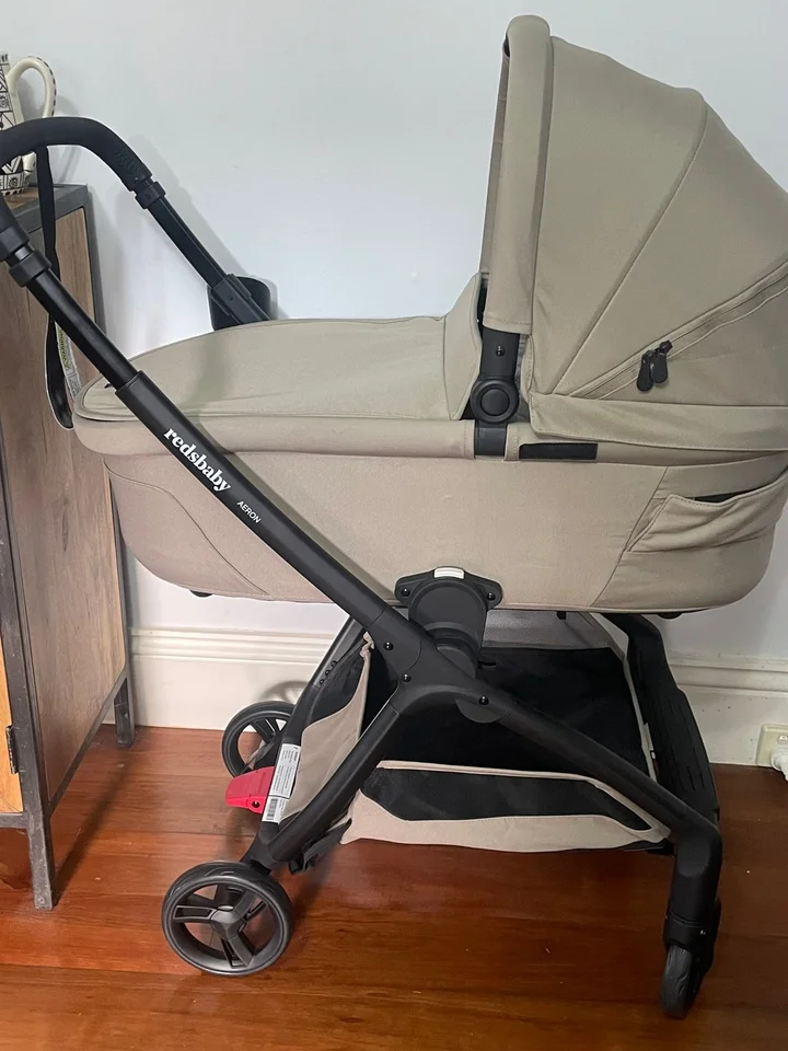 Redsbaby AERON Pram reviews