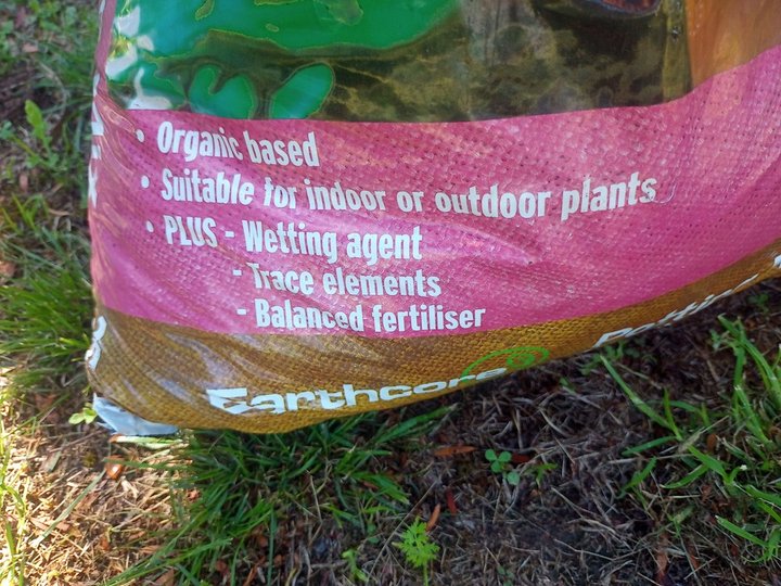 Earthcore Potting Mix Plus 25L reviews | ProductReview.com.au