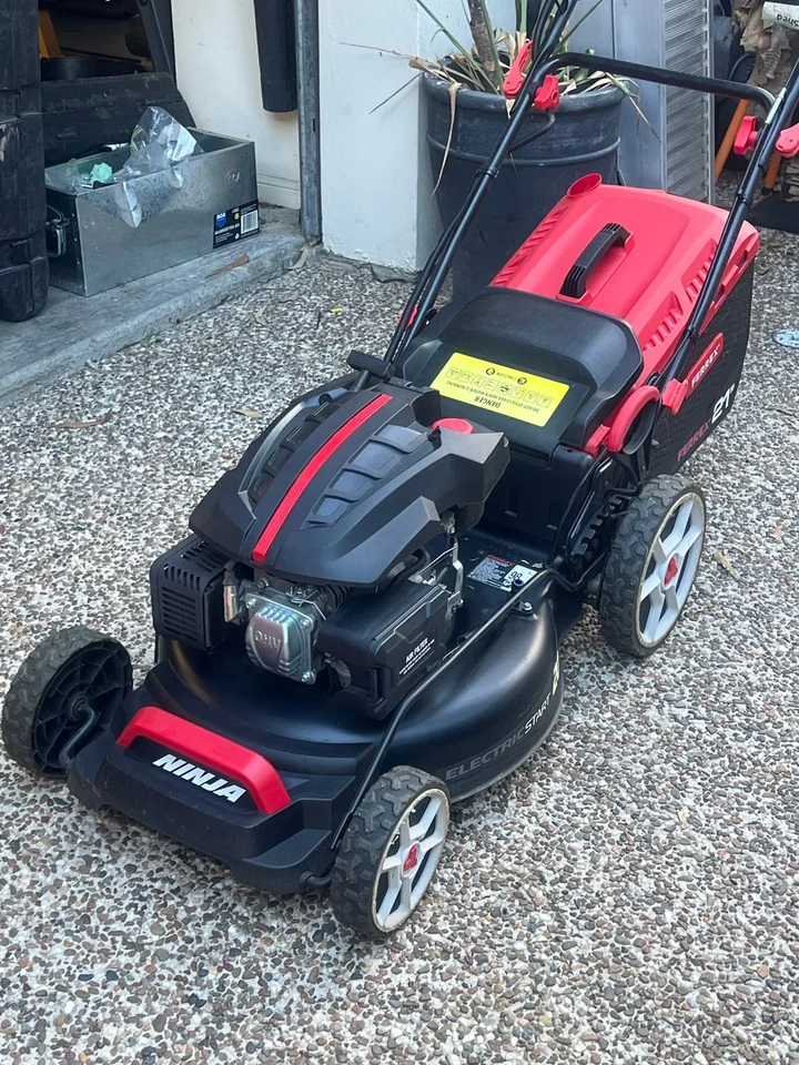 ALDI Ferrex Ninja 224cc Self Propelled Electric Start Petrol Lawn