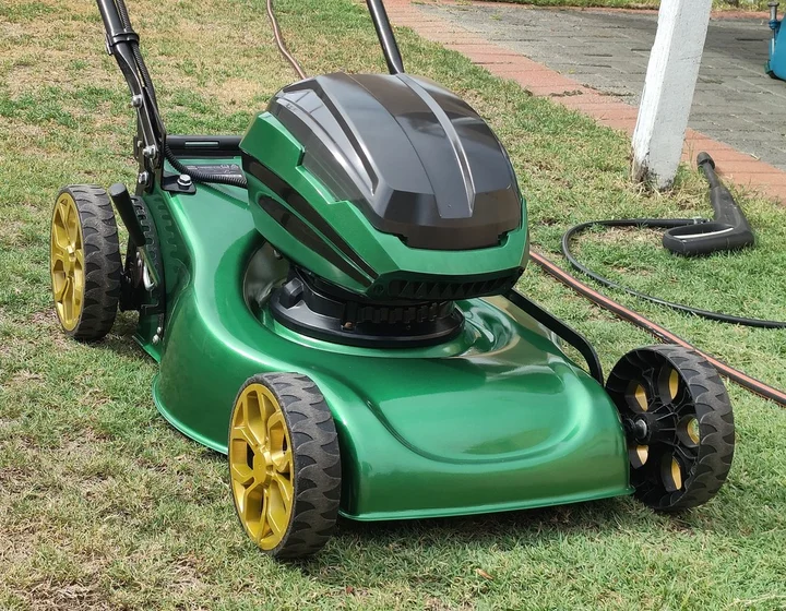 Ozito PXC 36V (2 X 18V) Brushless Steel Deck Lawn Mower Kit