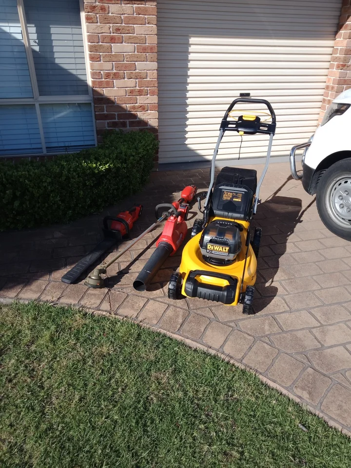 Dewalt Self Propelled Lawn Mower Only One Wheel Turns Dewalt